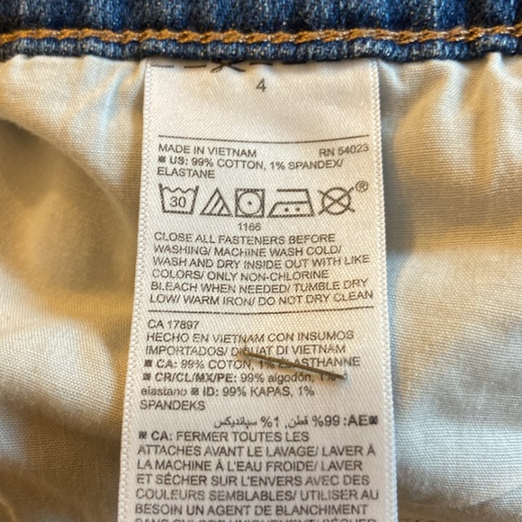 Old Navy Boyfriend Mid Rise Jean - Picture 6 of 6